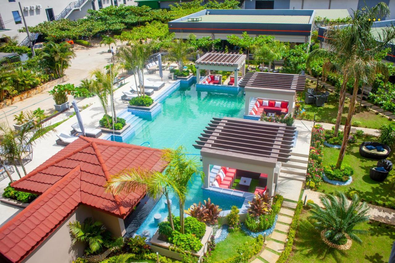 Kozobe Hotel Ambilobe Buitenkant foto