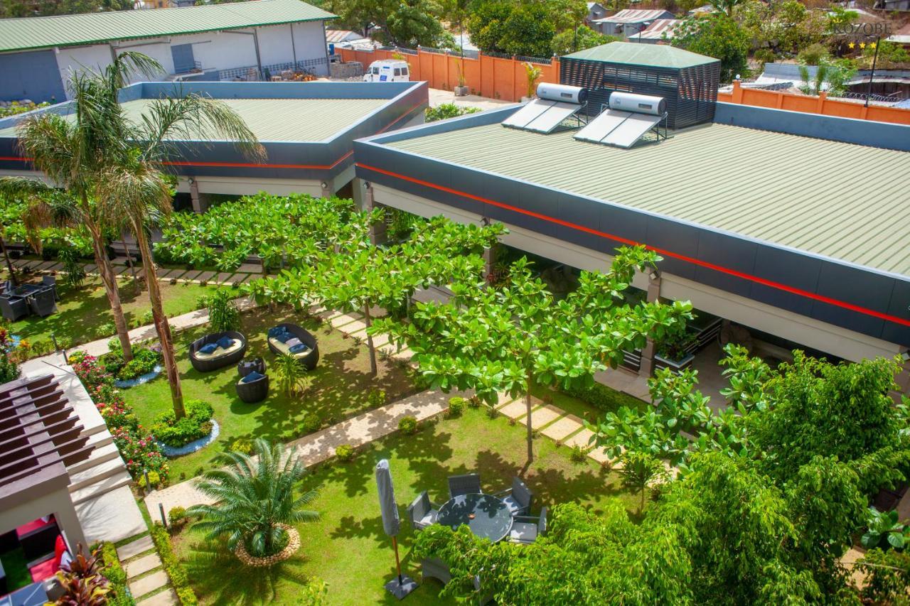 Kozobe Hotel Ambilobe Buitenkant foto