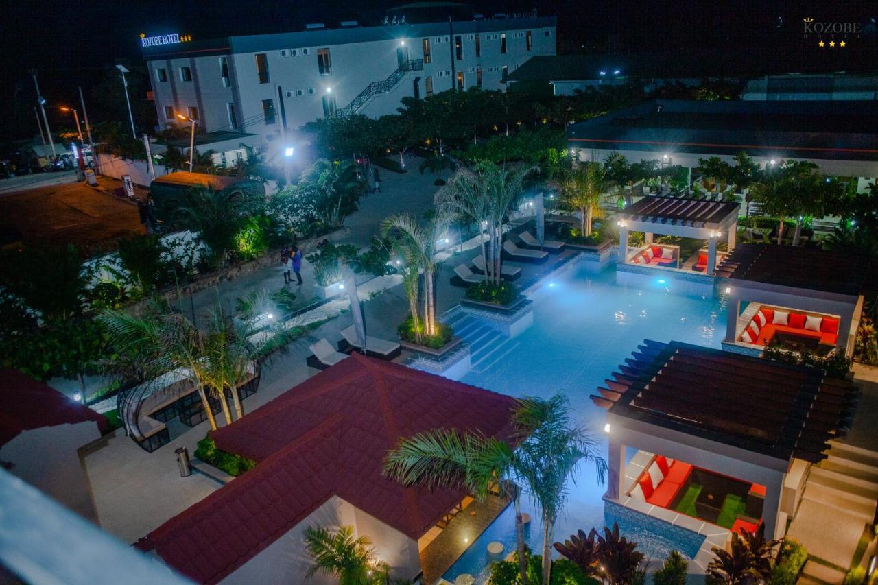 Kozobe Hotel Ambilobe Buitenkant foto