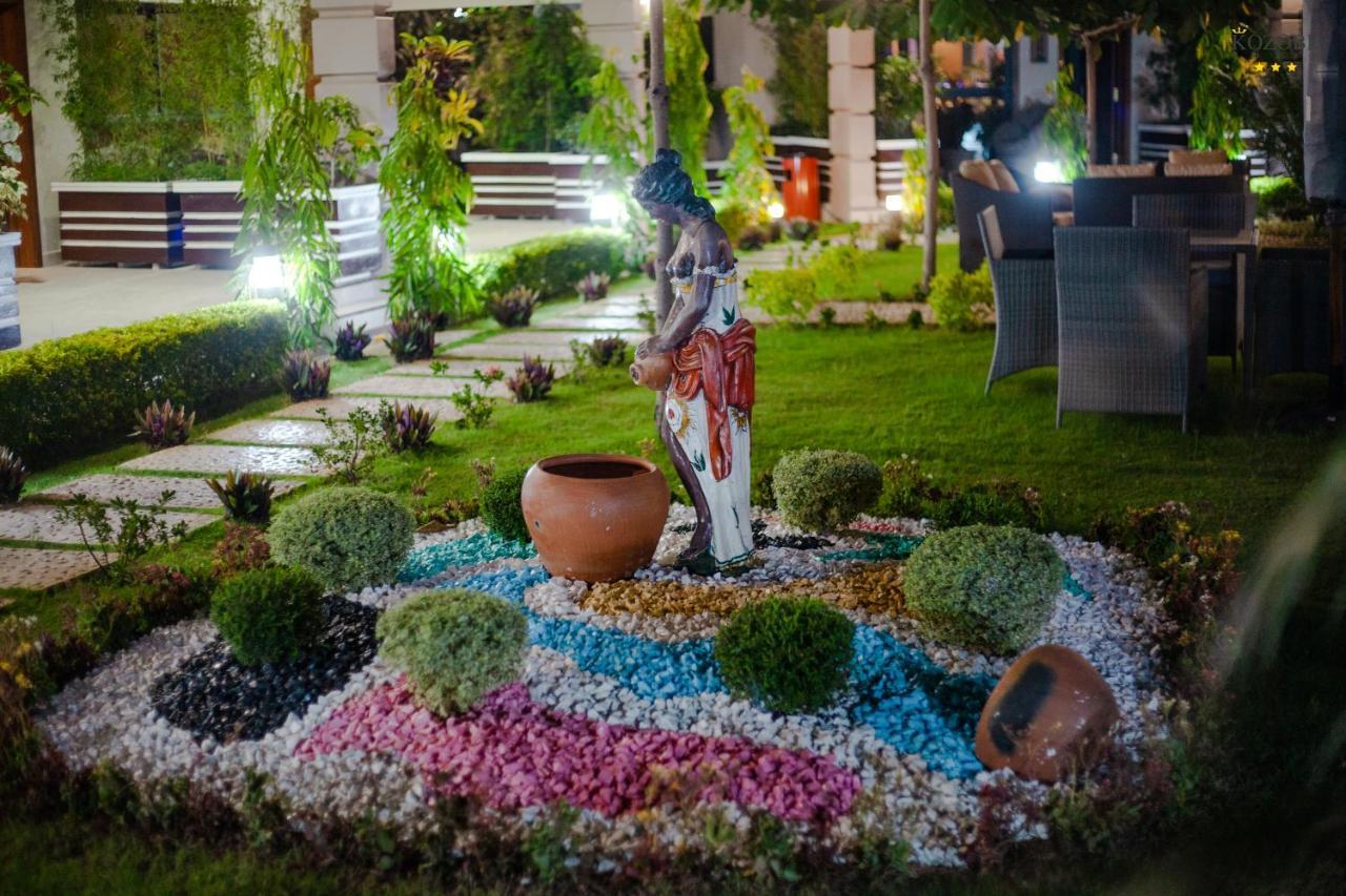 Kozobe Hotel Ambilobe Buitenkant foto
