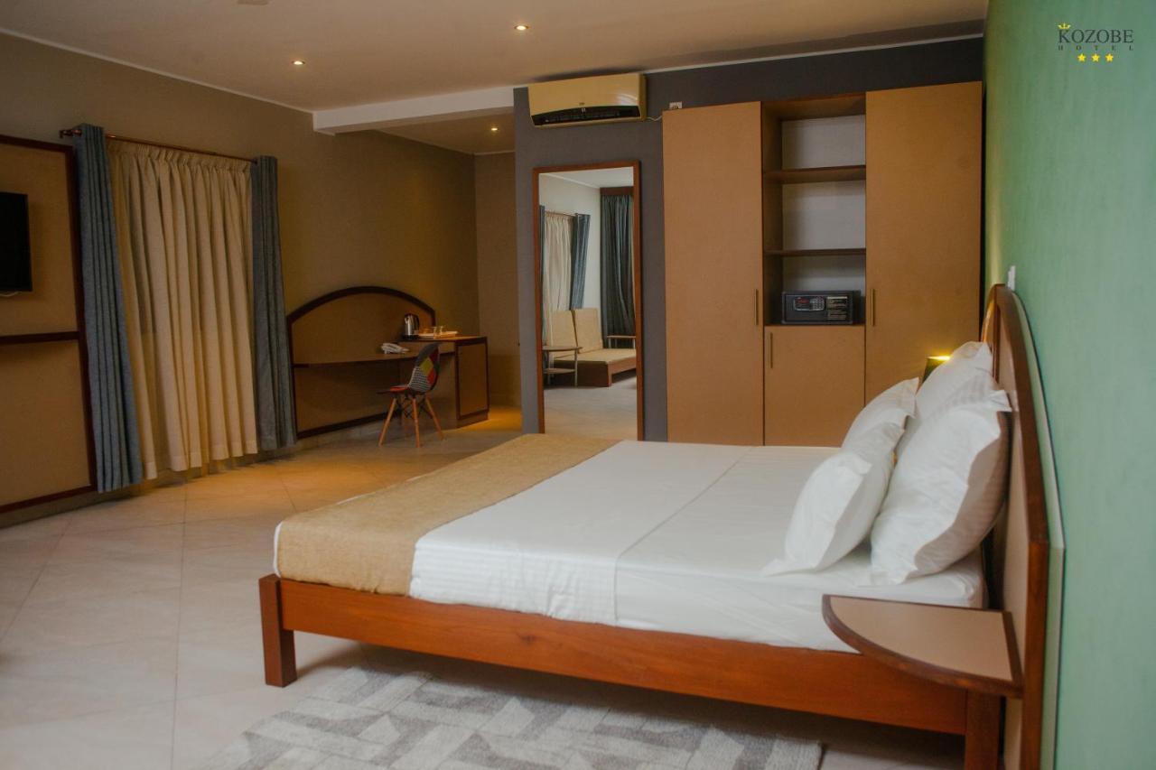 Kozobe Hotel Ambilobe Buitenkant foto