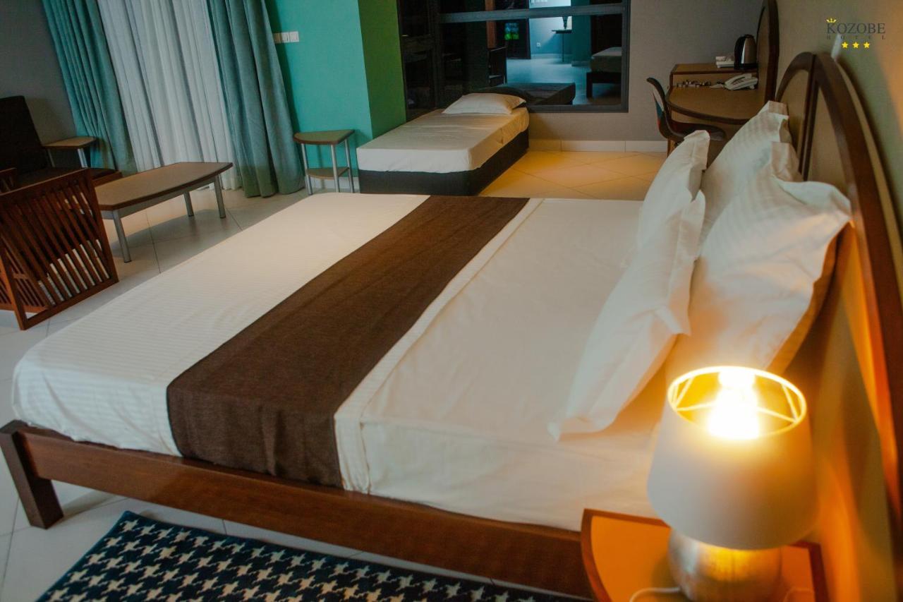 Kozobe Hotel Ambilobe Buitenkant foto