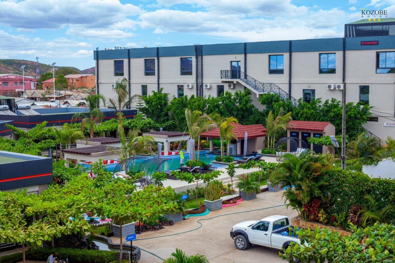Kozobe Hotel Ambilobe Buitenkant foto