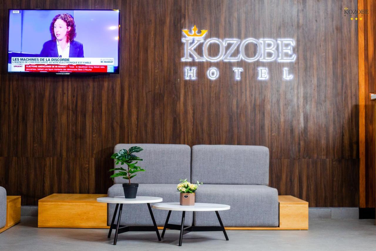 Kozobe Hotel Ambilobe Buitenkant foto